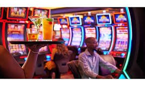 wededomino weekly cashback dashboard and tier progression